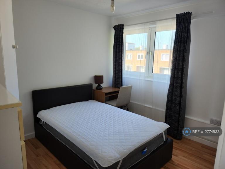 Studio flat in Billington House, London, SW8 (#2774533)