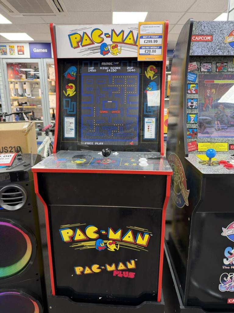 PAC-MAN ARCADE MACHINE 