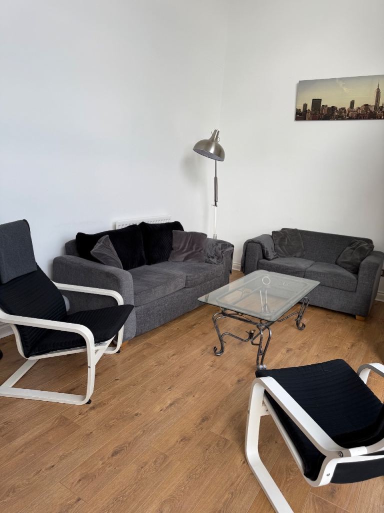 STUDENTS - FINNIESTON - 4 BEDROOM / 3 BATHROOM PENTHOUSE  & PARKING
