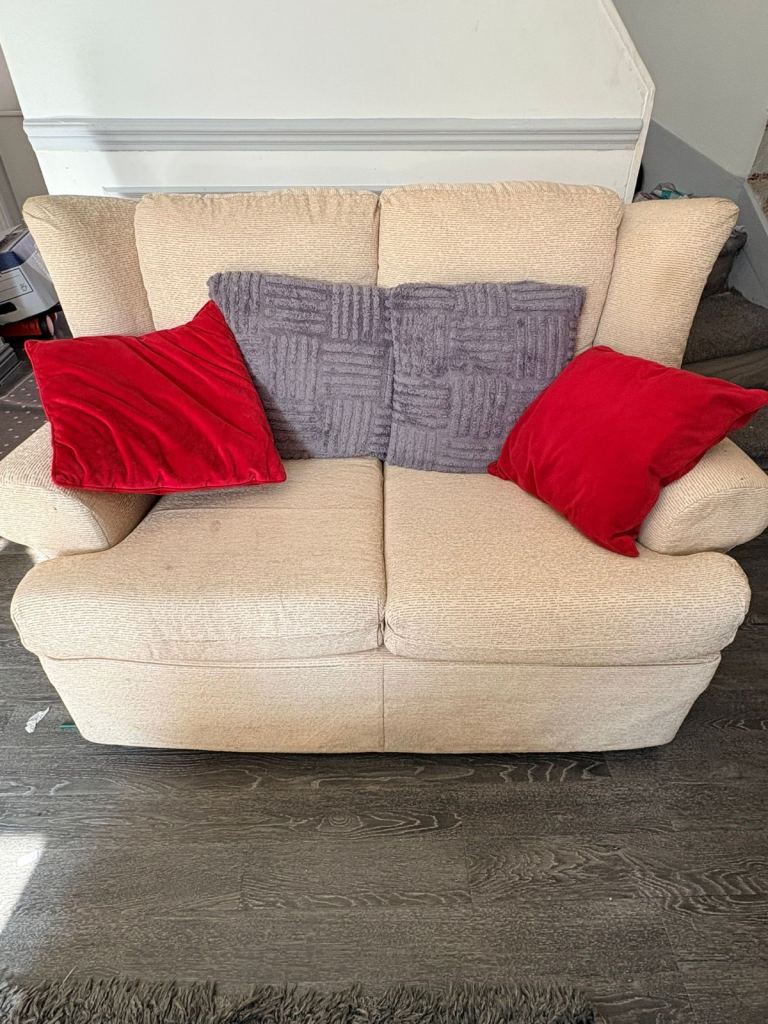 Open To Offers On 2seater and 2 armchairs 