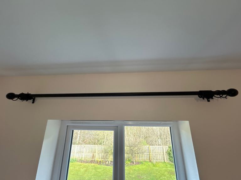1.75m black metal curtain pole 