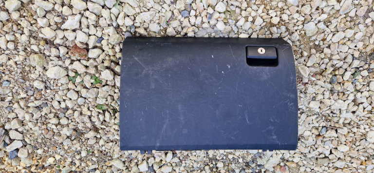 Toyota Avensis 09-15 MK3 T27 Passenger Glove Box Compartment 55550-05100