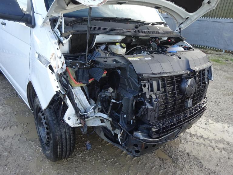2024 74 REG VOLKSWAGEN TRANSPORTER T30 STARTLINE DIESEL VAN DAMAGED SALVAGE