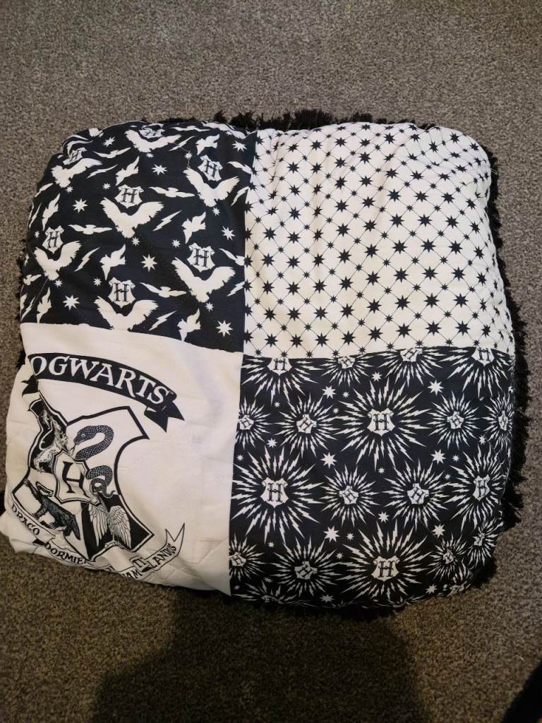 Harry Potter Large Cushion – Hogwarts Design