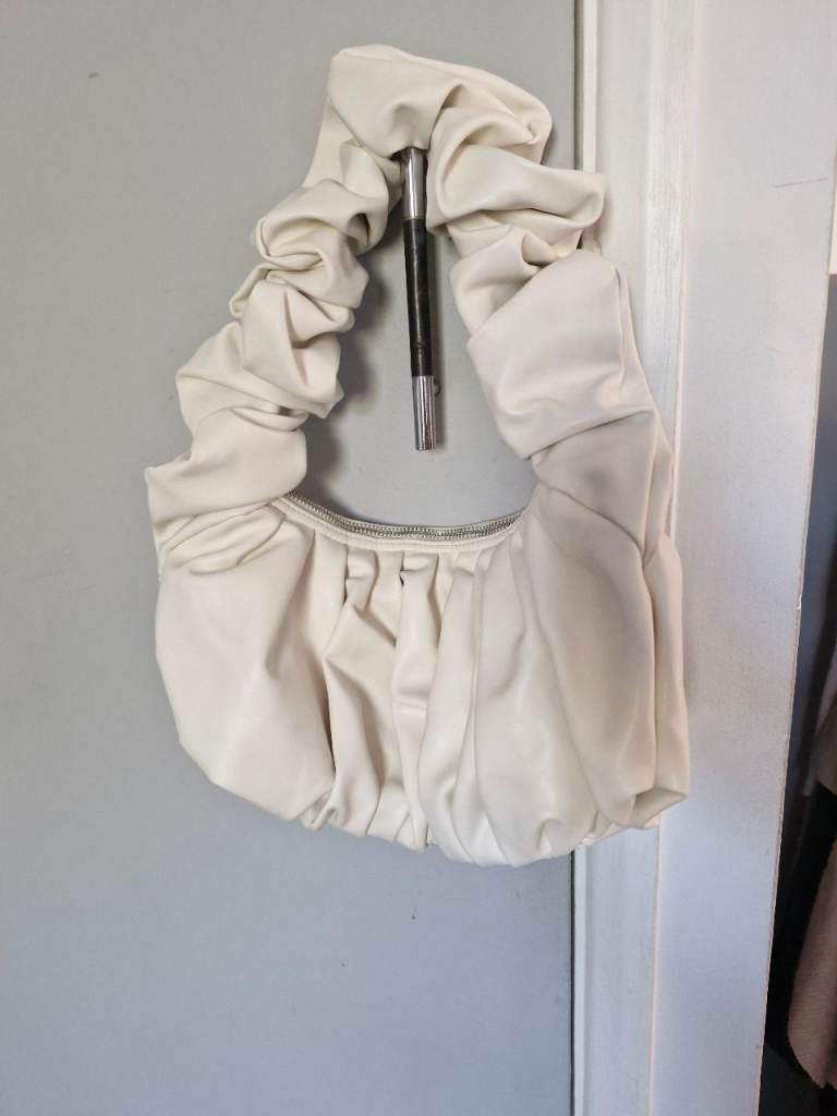 ASOS DESIGN Cream Ruched Shoulder Bag – Good Condition
