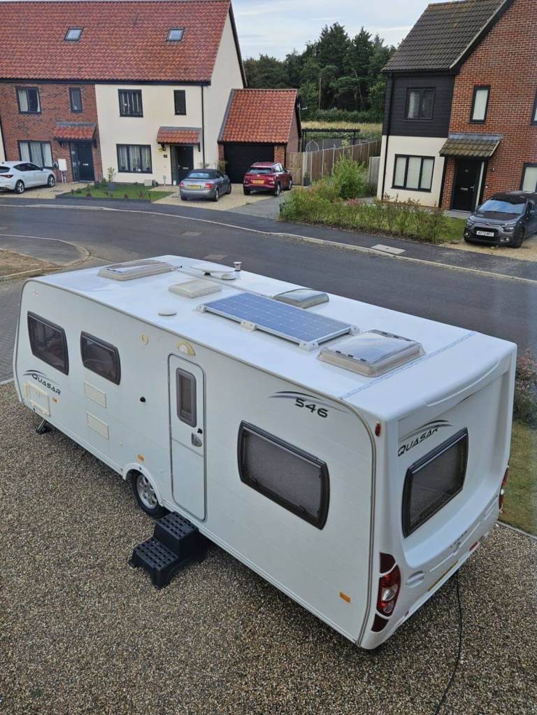 2010 Lunar Quasar 546, 6-berth, triple bunks, with Dorema awning
