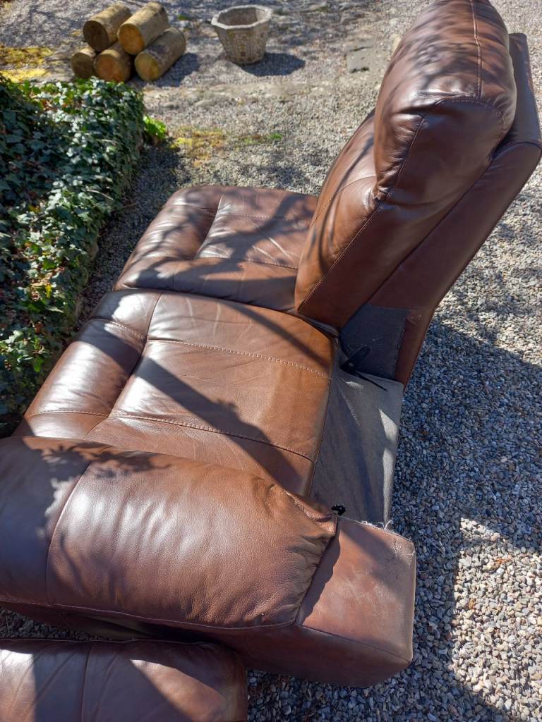 Leather 2 + 3 settee 