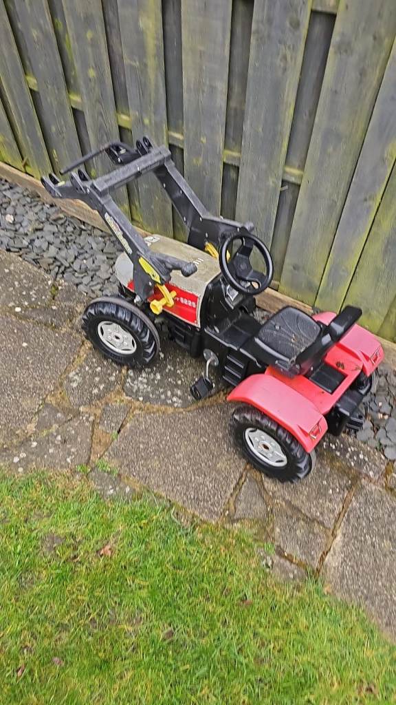 Kids ride on tractor 