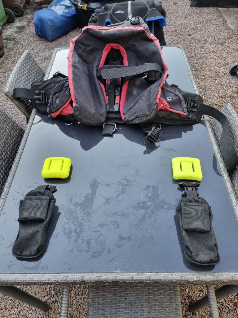 Hollis HD 200 Wing (XL) and 2 x weights pockets + 2 x 3kg weights