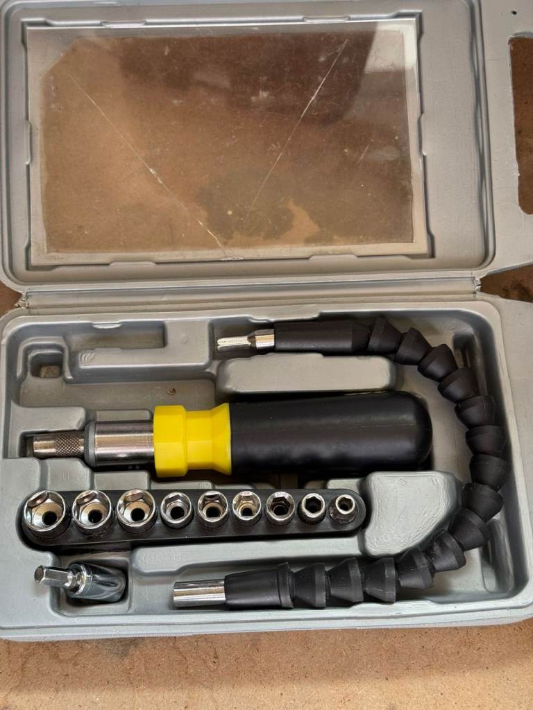 Screwdriver and Socket Set (13 bits)