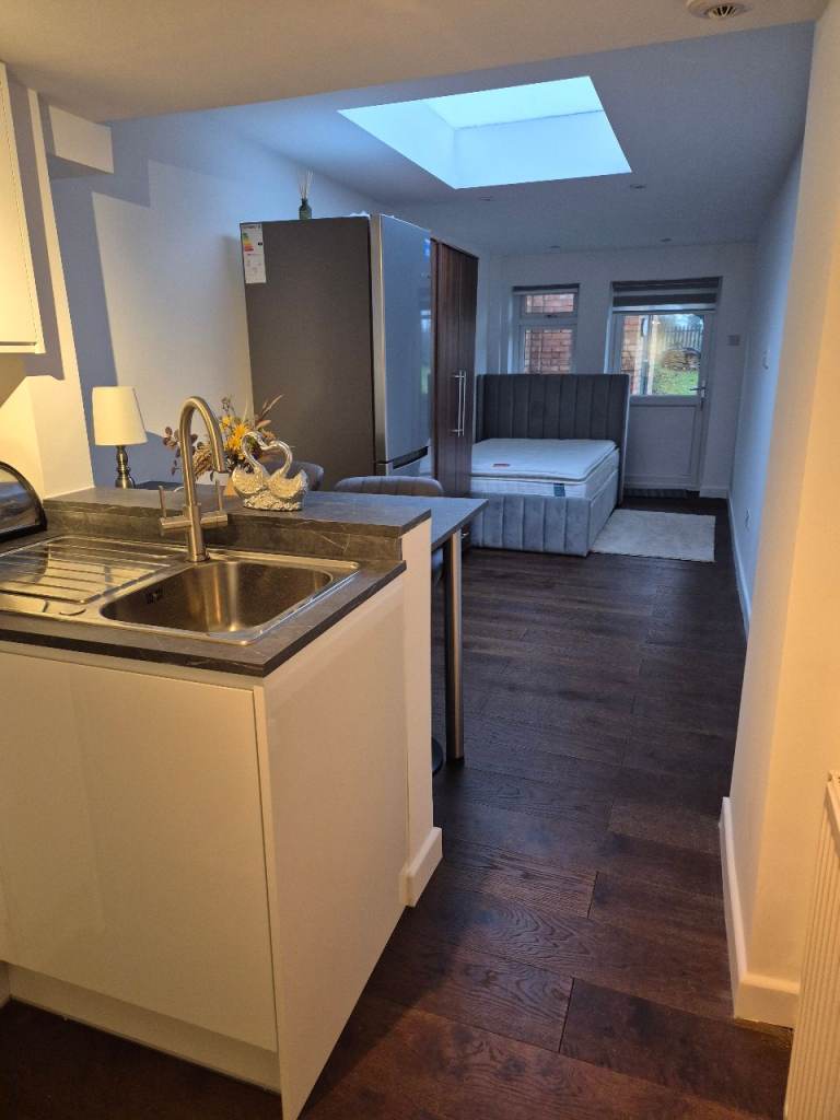 New studio flat for rent