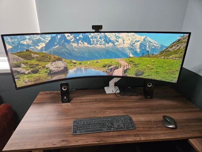 Samsung Odyssey G9 49" gaming monitor and Ergotron HX arm