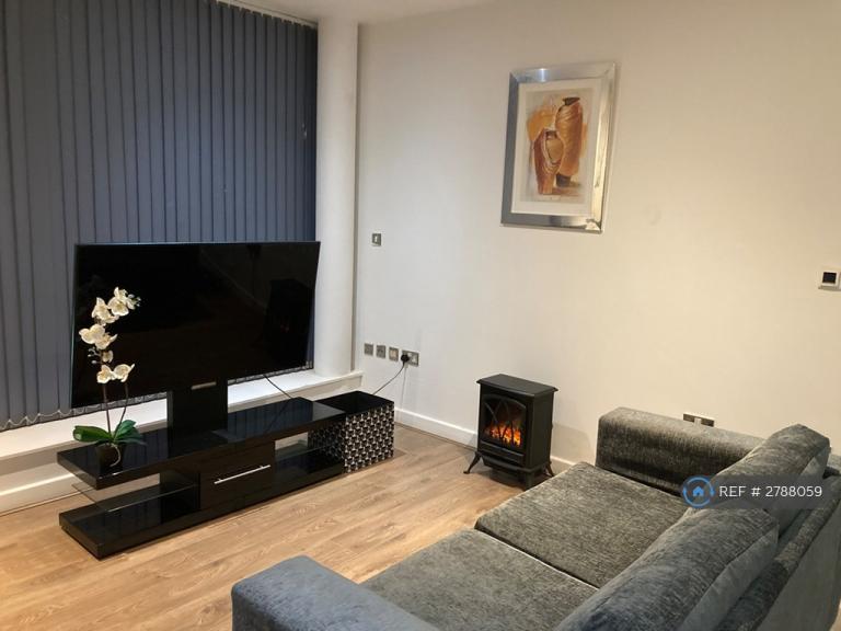 2 bedroom flat in The Base, Birmingham, B16 (2 bed) (#2788059)