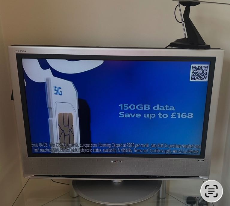SONY BRAVIA TV, Smart 32" LED, in excellent condition 
