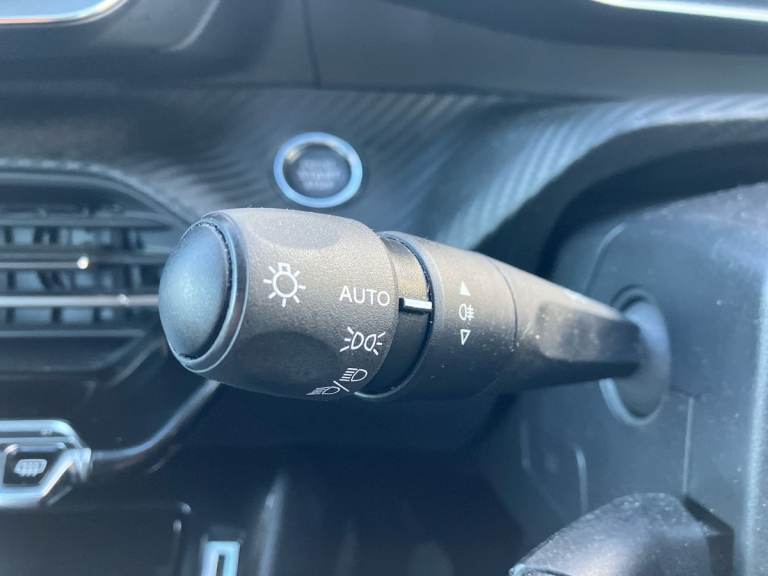 2022 Peugeot 2008 1.2 PureTech Allure Premium 5dr Estate PETROL Manual