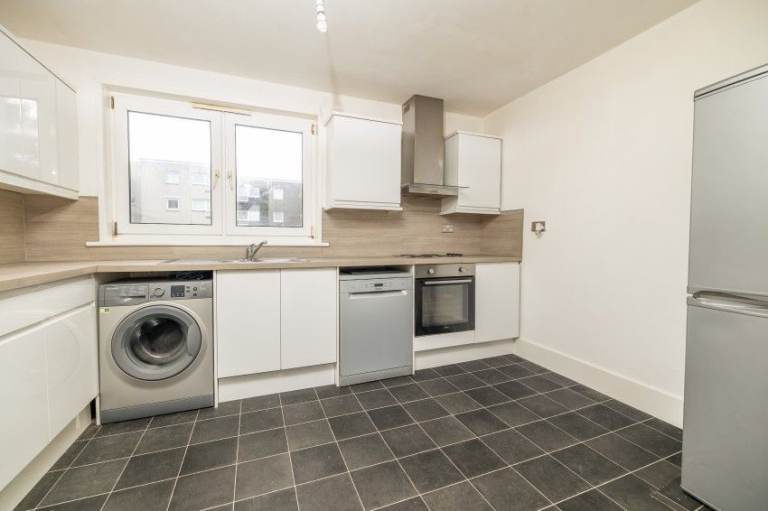 Modern and Spacious 2 Bedroom Apartment in Craigie Drive
