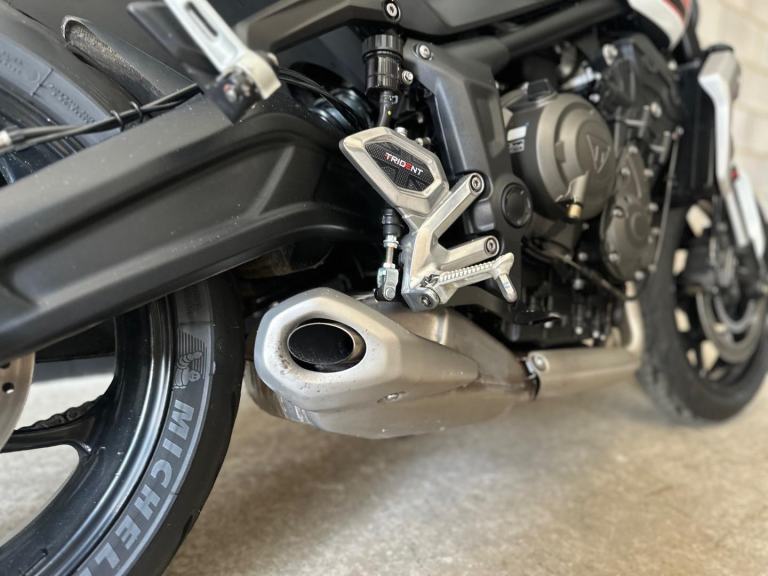 STUNNING ONE OWNER 2022/22 TRIUMPH TRIDENT 660 MOTORCYCLE