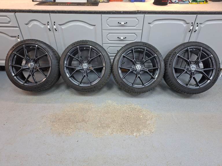 VW POLO 18 X 8.0J ALLOY WHEELS AND TYRES. (5x 100 Stud pattern.)