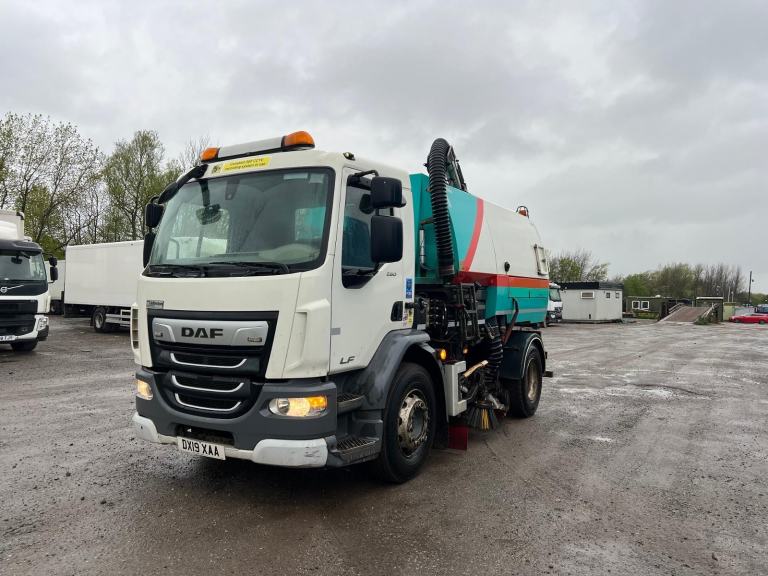 DAF TRUCKS LF 260 18 TONNE SWEEPER