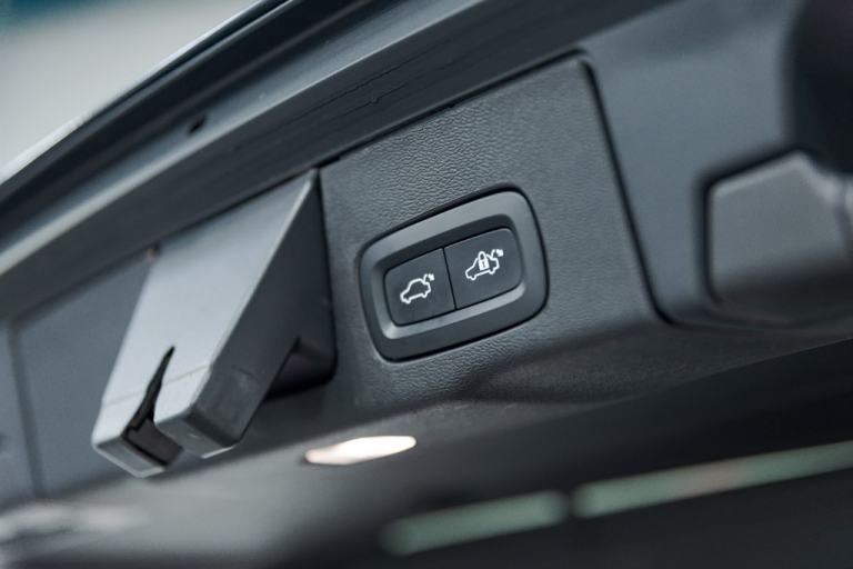 2022 Volvo XC60 2.0 B4D R DESIGN Pro 5dr AWD Geartronic ESTATE DIESEL Automatic