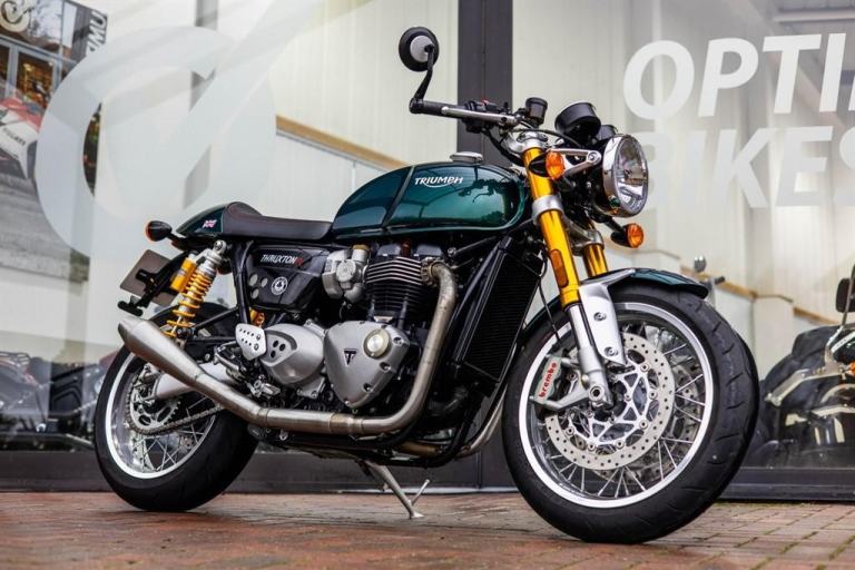 Triumph Thruxton 1200R LOW MILES ! EXTRAS ! STUNNING