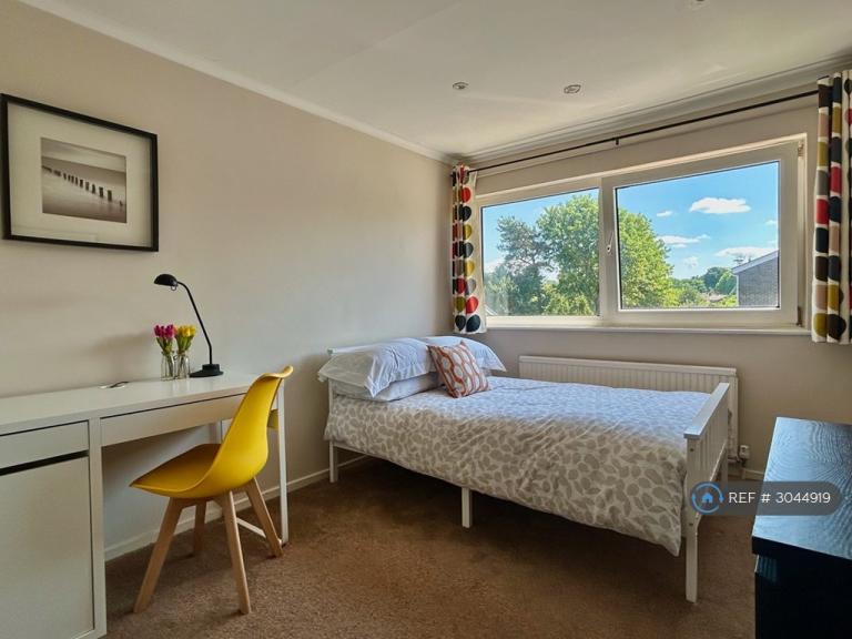 1 bedroom in Aintree Road, Crawley, RH10 (#3044919)