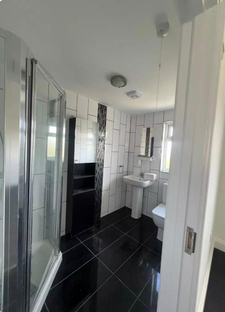 DOUBLE ROOM AVALIABLE.