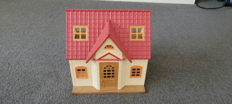 Good Condition Sylvanian Families House - Multicoloured Plastic Dollhouse