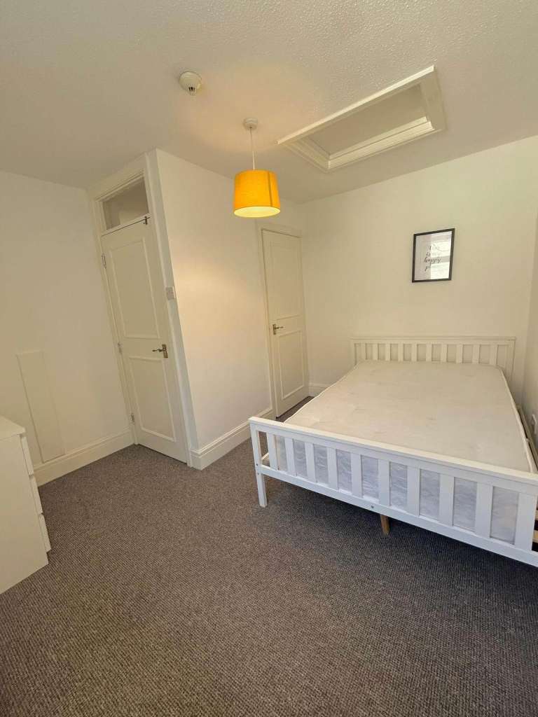 2 bedroom house - Richmond Road