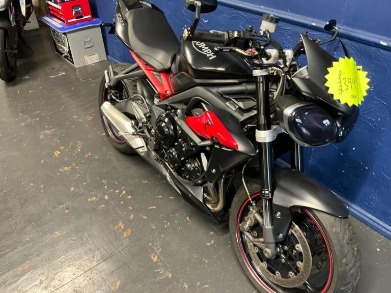 Triumph Street Triple 675 free delivery 