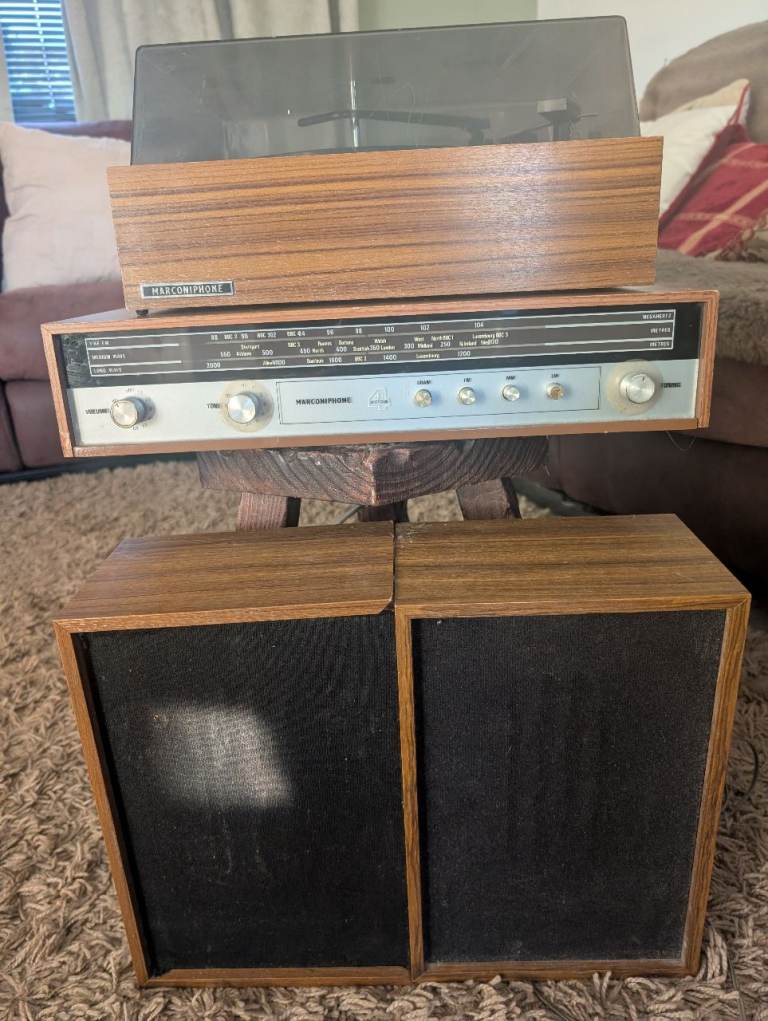 Old Record player /radio - FREE to good home