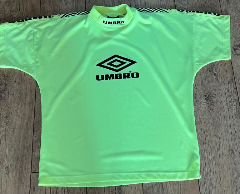 Umbro Mens Medium Retro 90’s Bright Yellow / Green T Shirt Vintage Football 