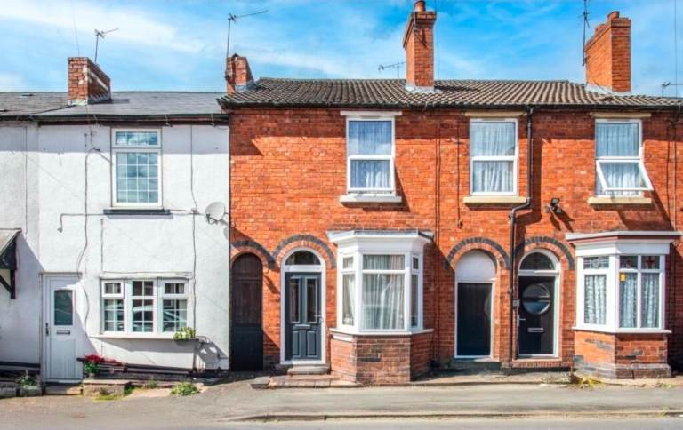 AVAILABLE NOW! TO LET - 2 Bed House, King Street, Stourbridge, DY9 8UT