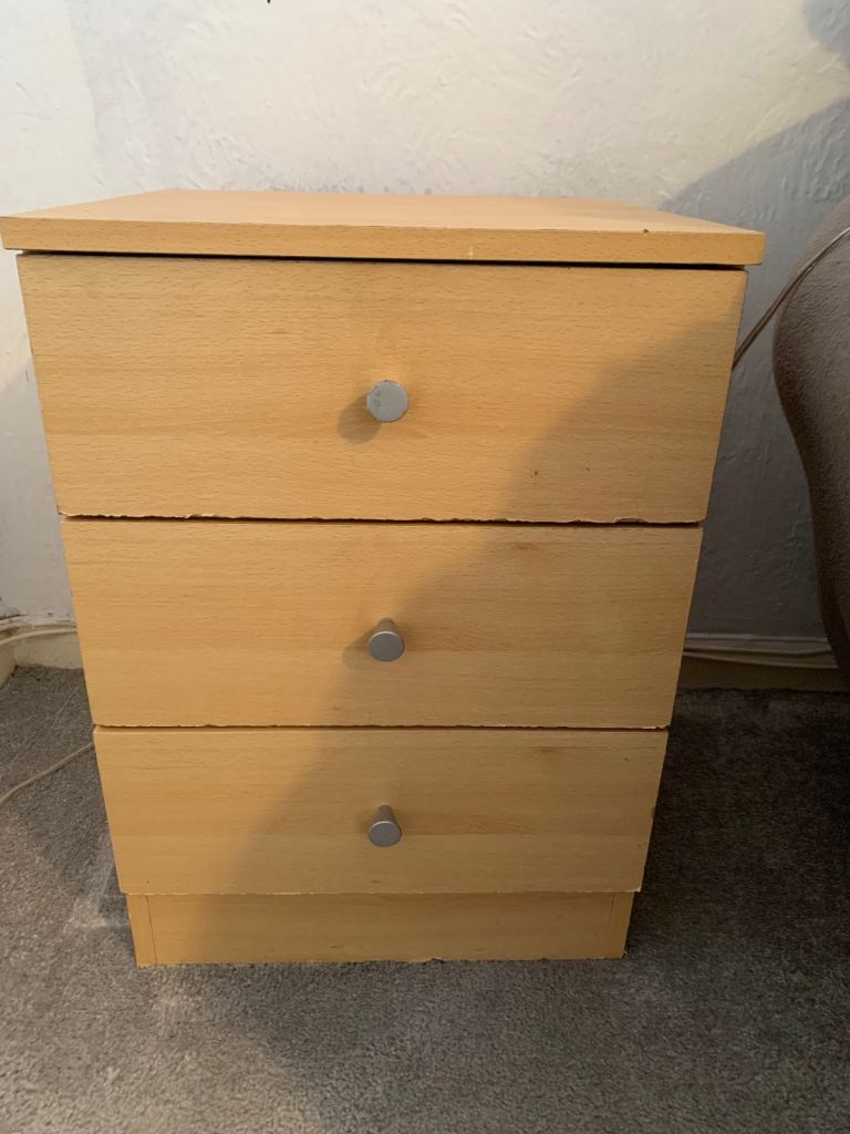 Small chest of drawers 