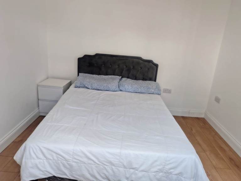 ** BRAND NEW SELF-CONTAINED , 1-BEDROOM GARDEN OUTHOUSE – HOUNSLOW**