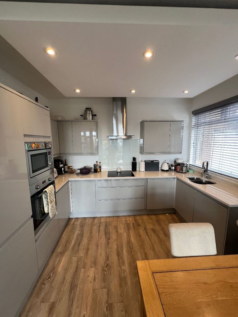 Howden Kitchen with Quartz Worktops 