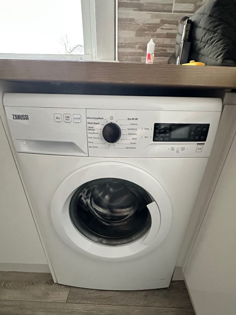 Zanussi Washing Machine – White, Good Condition