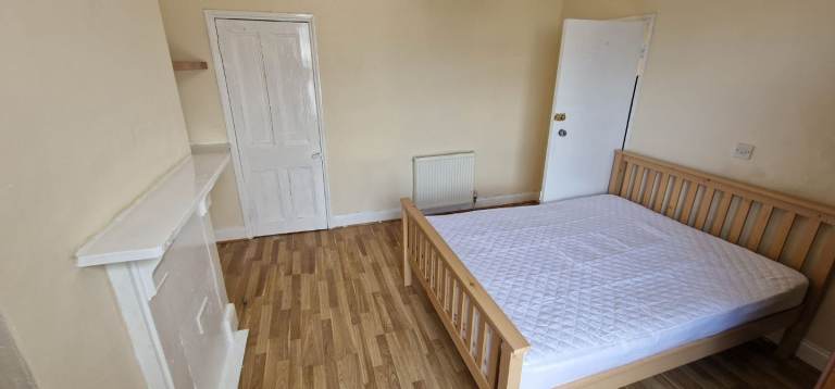 Double Room near Cabot Circus (Bills Included)