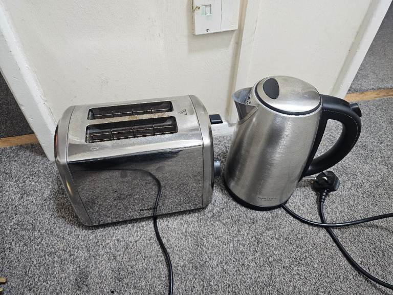 Kettle and toaster 