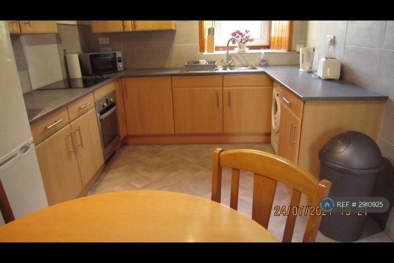 2 bedroom flat in Great Northern Road, Aberdeen, AB24 (2 bed) (#2910925)