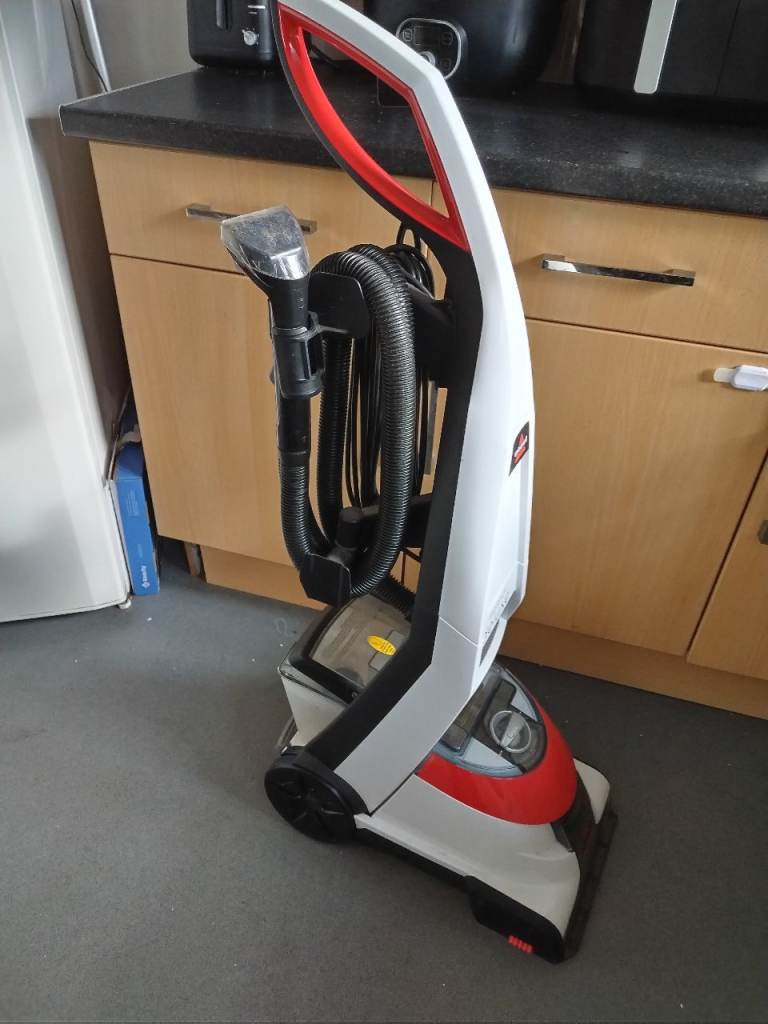 Carpet shampoo cleaner bissell with attachments and hose good condition good working order 