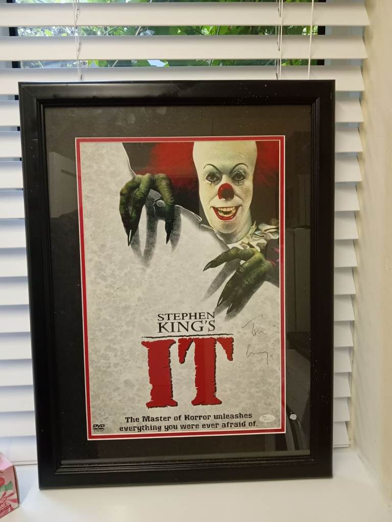 ⭐ IT POSTER 1990 SIGNED BY, TIM CURRY ⭐