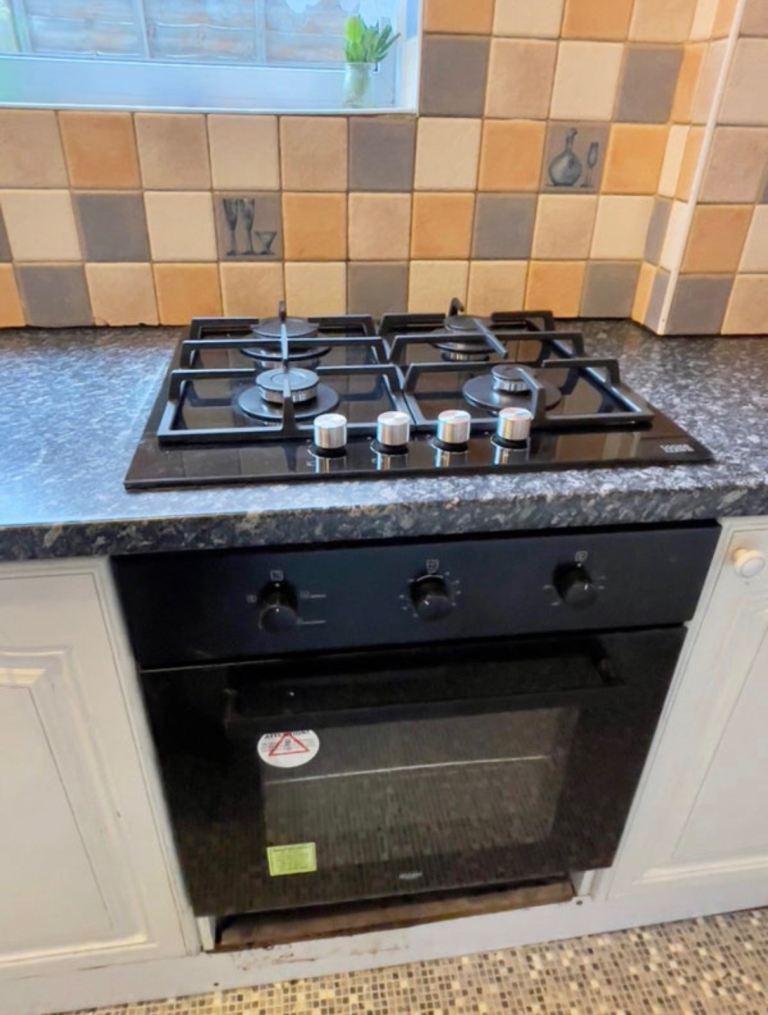 Fully furnished Extra large double room near High cross and DMU