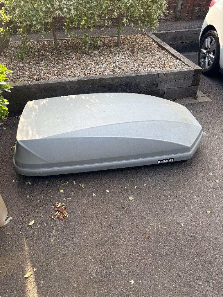 Halfords roof box 