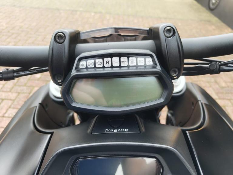 DUCATI DIAVEL 2018 - FULL HISTORY - ENGINE PROTECTION - LOW MILES 