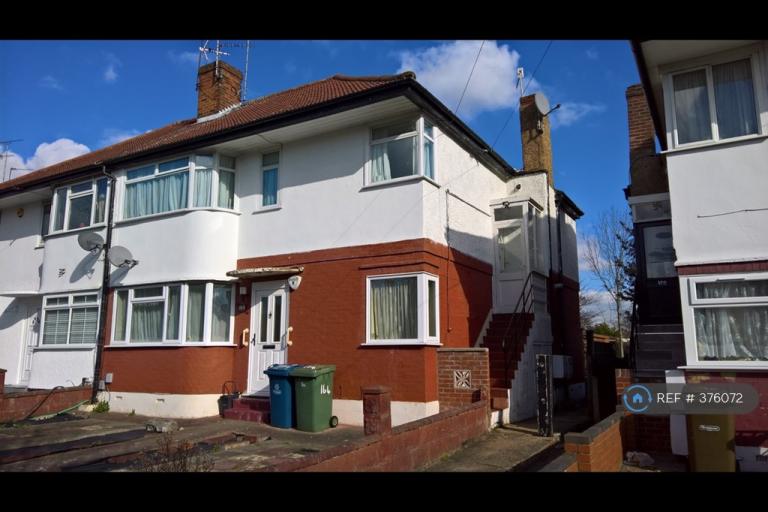 2 bedroom flat in Shaftesbury Avenue, South Harrow, Harrow, HA2 (2 bed) (#376072)