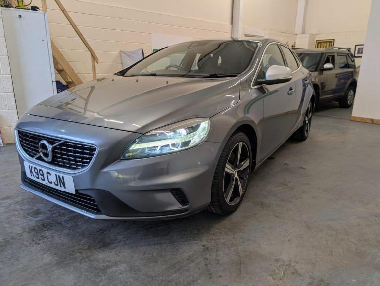 2019 Volvo V40 2.0 T2 GPF R-Design Nav Plus Euro 6 (s/s) 5dr HATCHBACK Petrol Manual