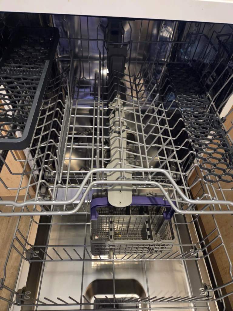Beko White Dishwasher - Good Condition