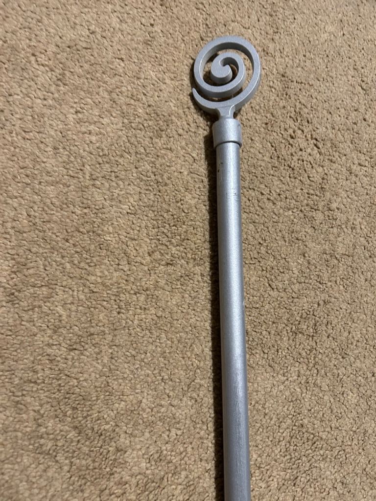 Silver Metal Curtain Pole with Spiral Finials – Good Condition