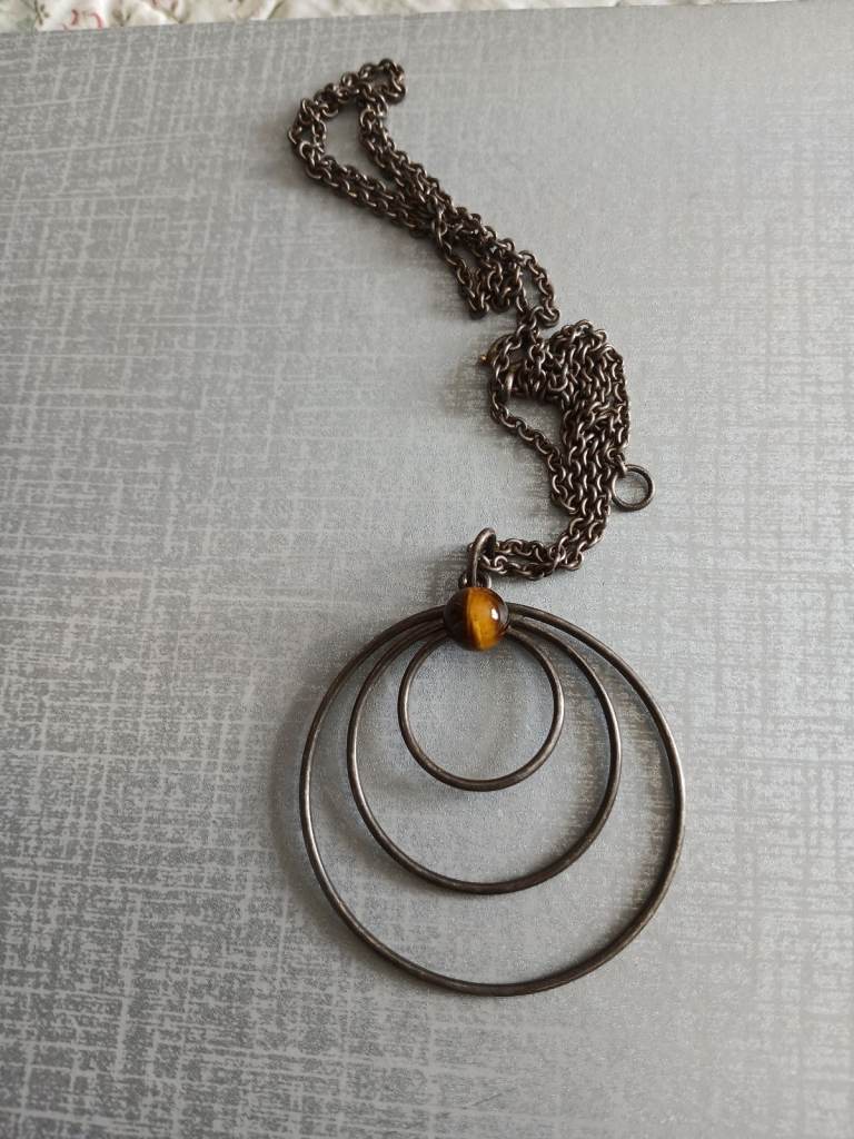 Pendant with chain 